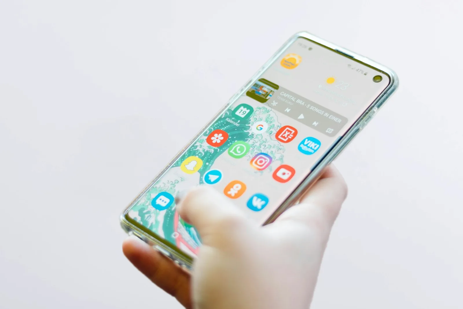 A mobile phone with multiple mobile applications on it. Mobile application is a form of digital product that can be monetised to give high returns.